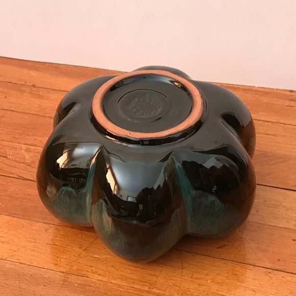 Blue Mountain Pottery Tulip Vase Green Glaze - Picture 4 of 5